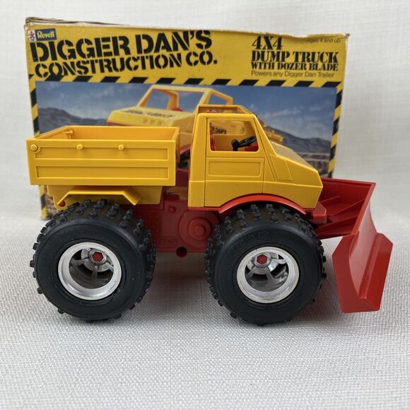1984 Revell Digger Dan's Construction 4x4 Dump Truck Dozer Blade-  Works!‎ Rare! - Picture 9 of 16